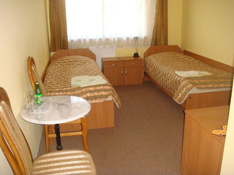 Отель Hotel Pod Jaskółką Kołomań-5